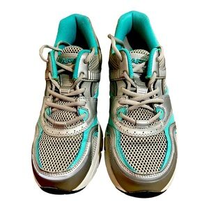 Apex Women’s Silver/Sea Blue Runner Sneaker